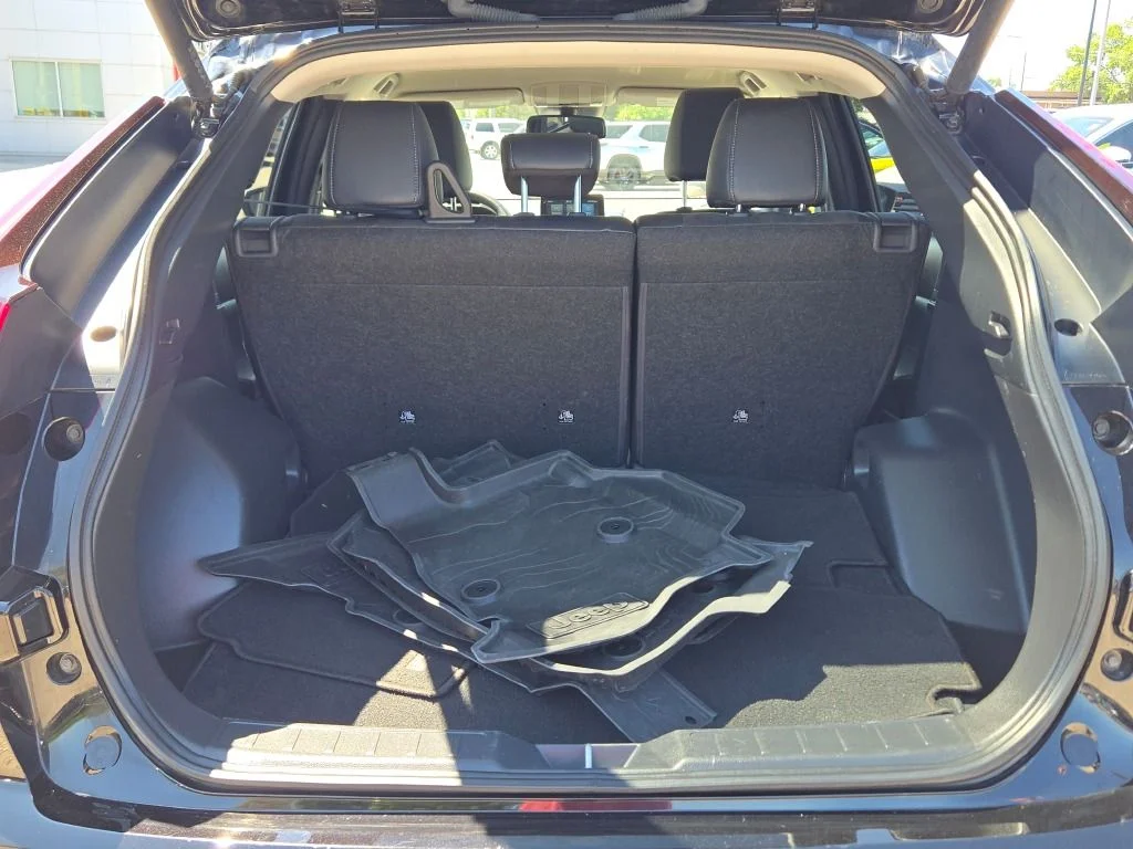Used 2025 Black Mitsubishi SE image 16