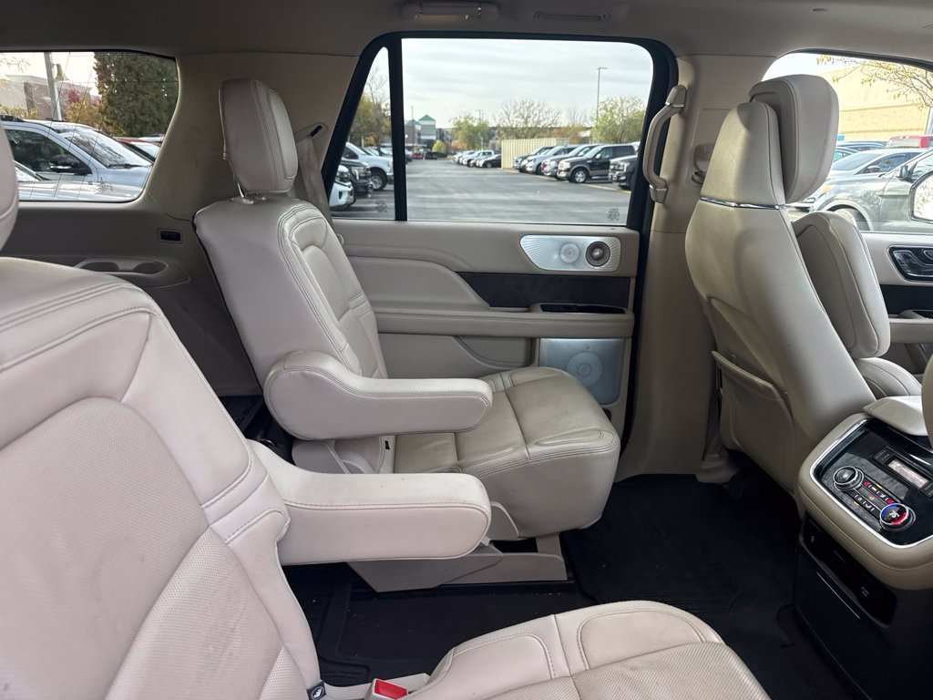 Used 2020 White Lincoln Reserve image 6