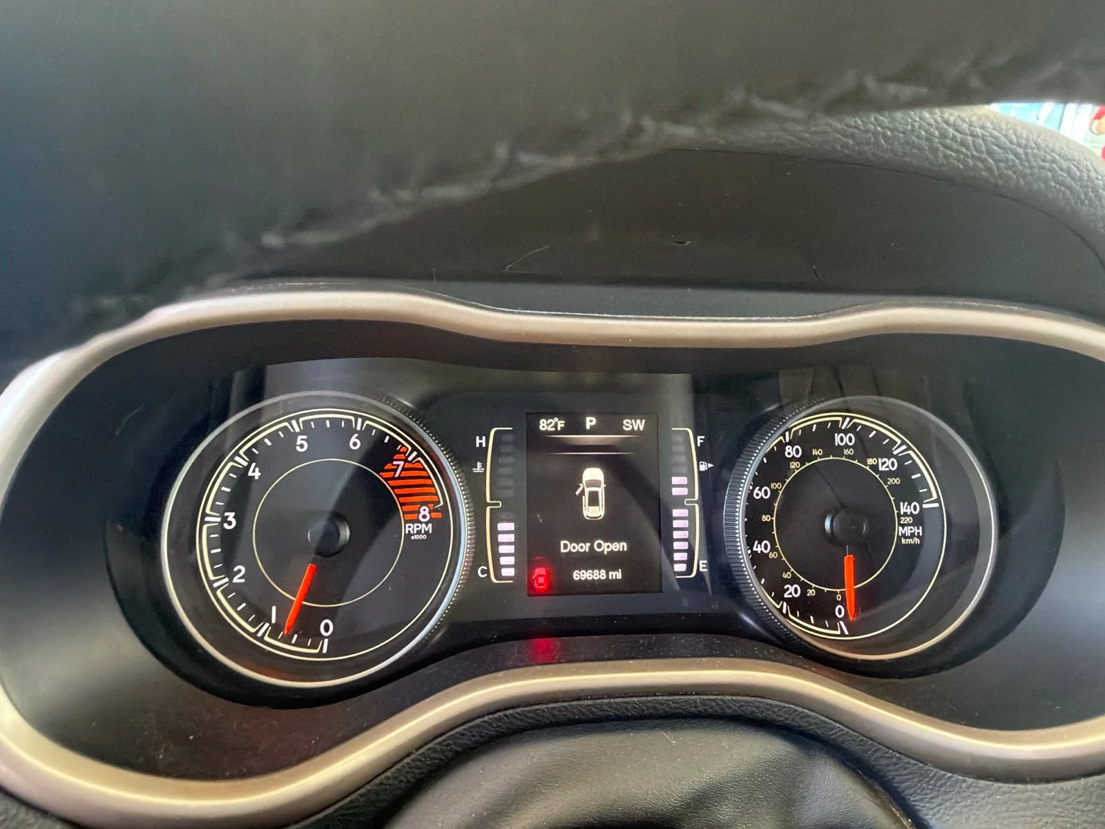 Used 2016 White Jeep Latitude image 8