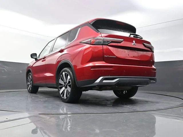 Used 2025  Mitsubishi SE image 36