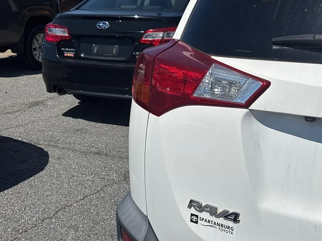 Used 2015 White Toyota XLE image 12