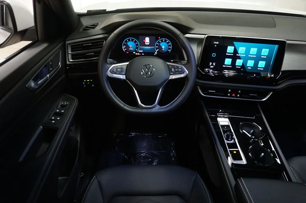 New 2026 White/off-white Volkswagen SE w/Technology image 12