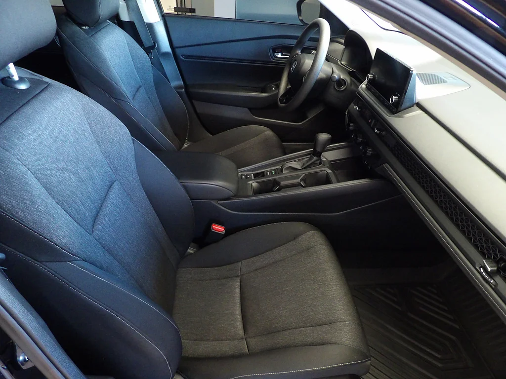 Used 2025 Crystal Black Pearl Honda SE image 13