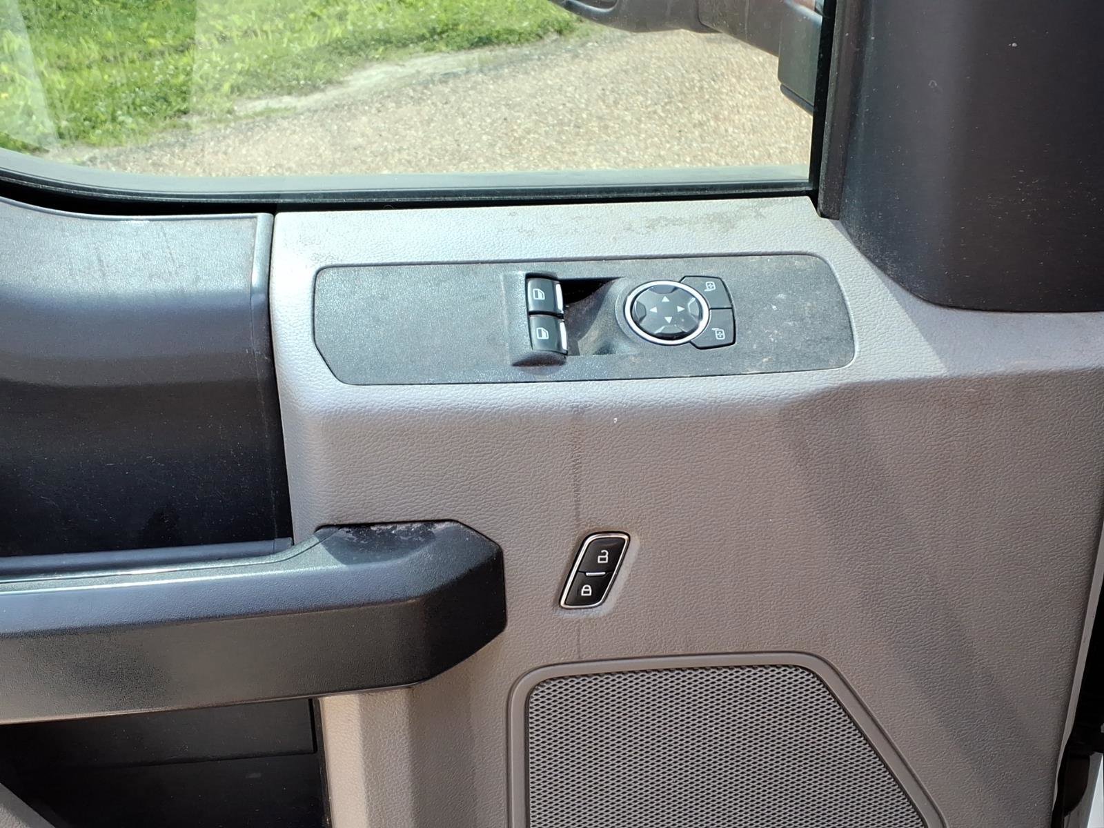 Used 2019 Oxford White Ford XL image 22