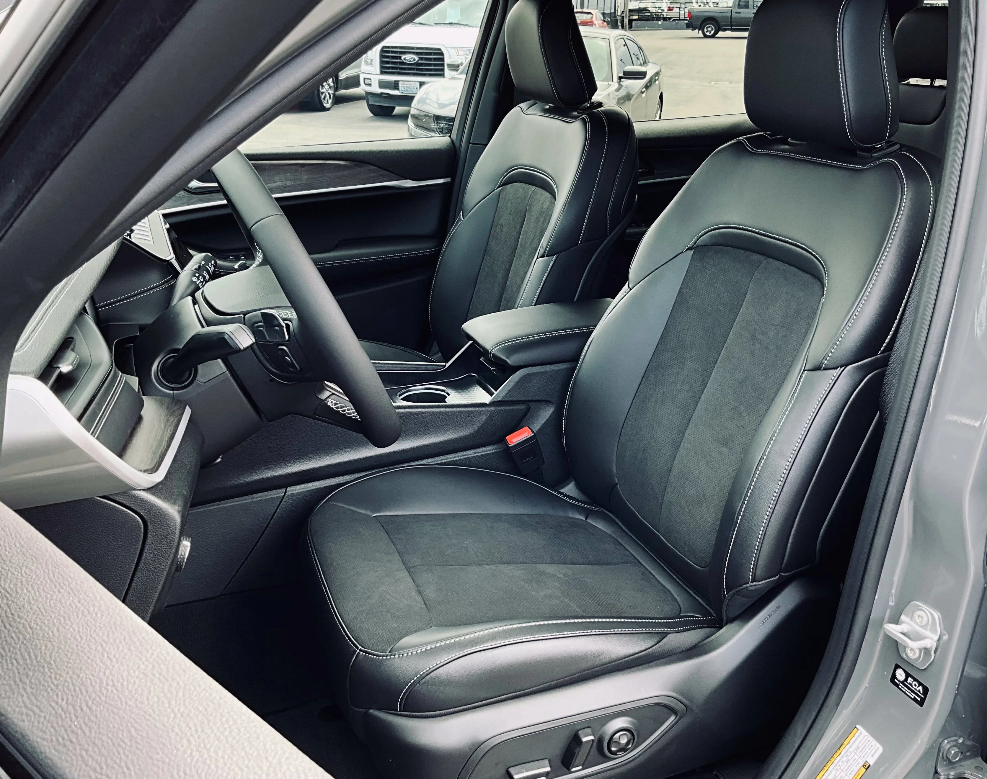 New 2027 Gray Jeep Laredo Altitude image 9