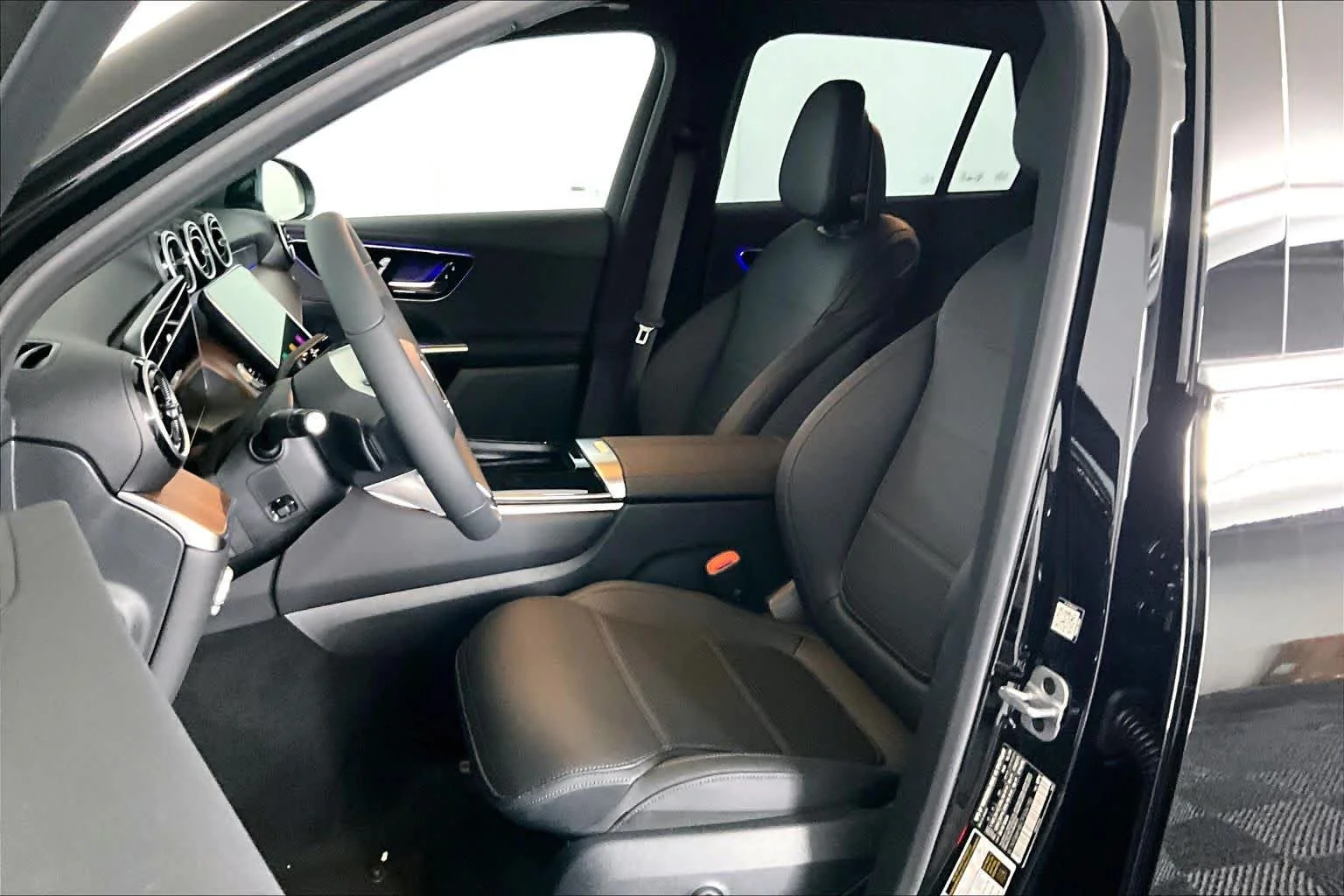 New 2026 040/Black Mercedes-Benz GLC 300 image 14