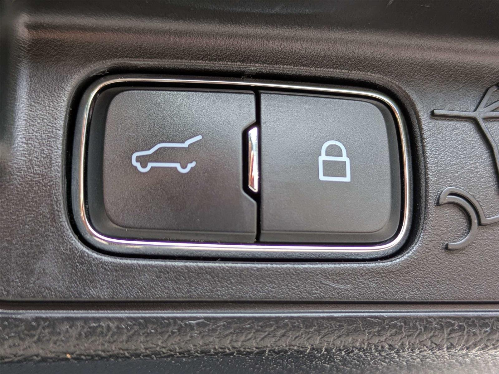 Used 2024 Iconic Silver Ford XLT image 16