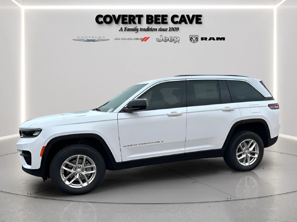 New 2026 Bright White Clear-Coat Exterior Paint Jeep Laredo image 5