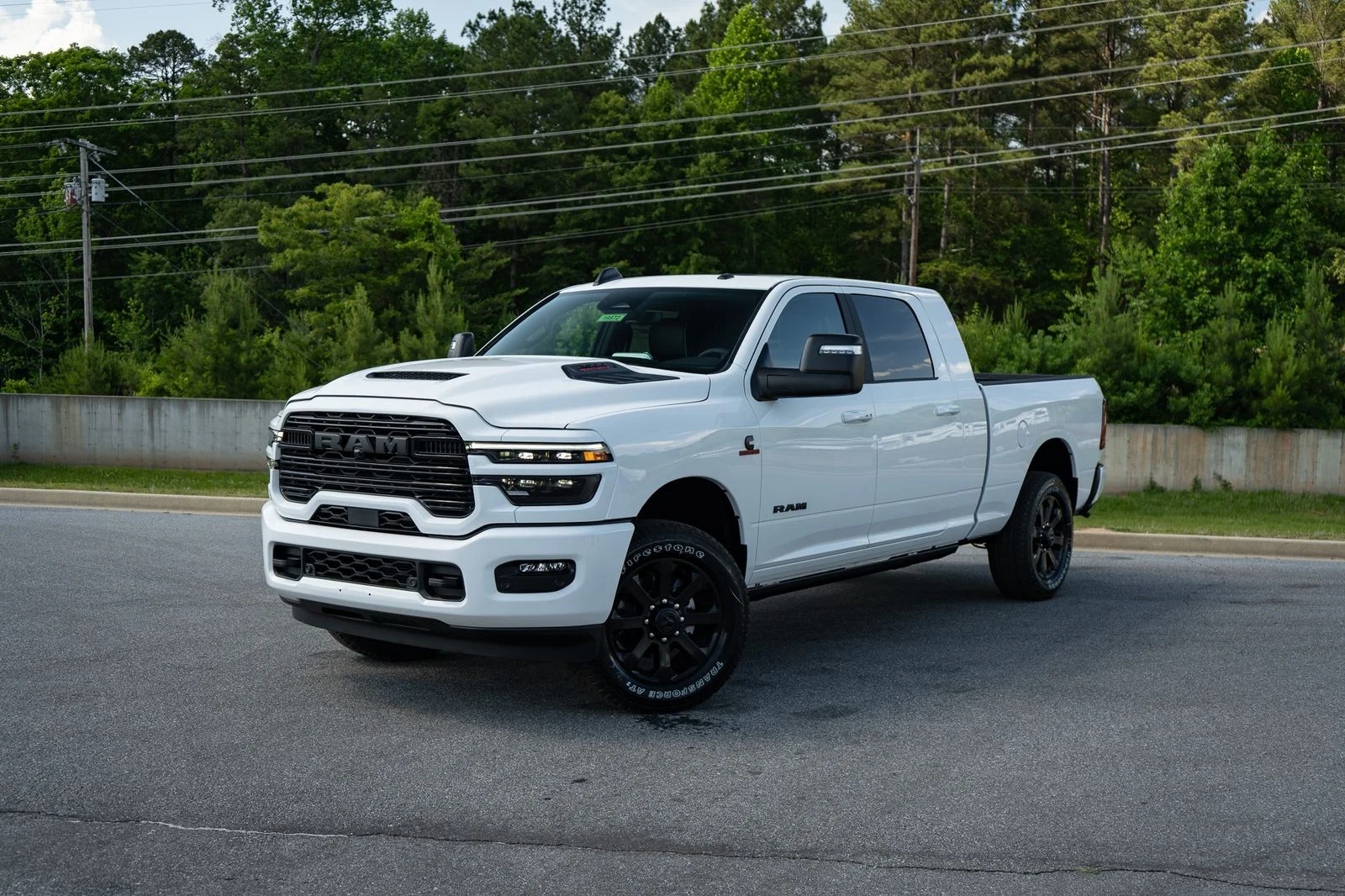 New 2026 Bright White Clear-Coat Exterior Paint RAM Laramie image 4