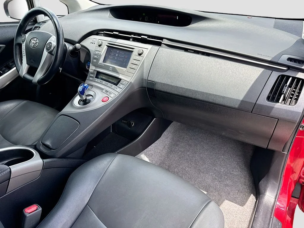 Used 2014 Red Toyota Five image 33