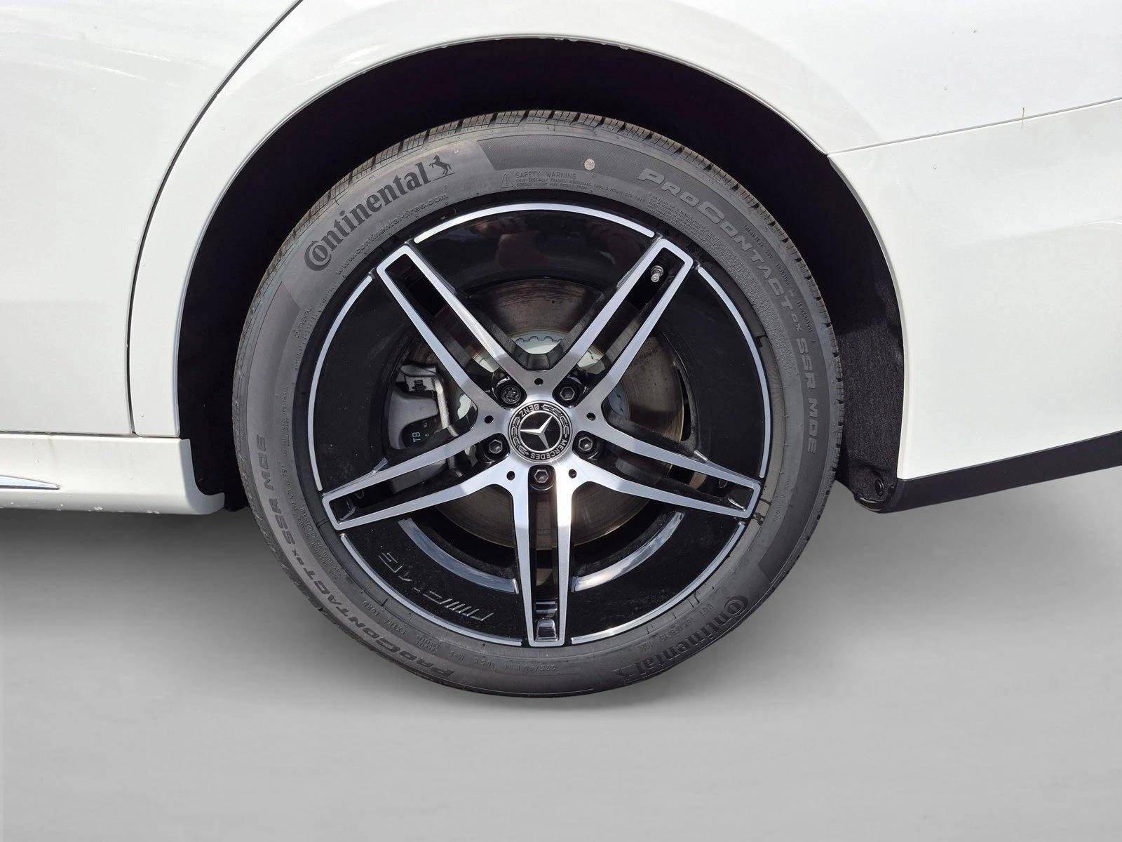 New 2026 Polar White Mercedes-Benz E450 image 9