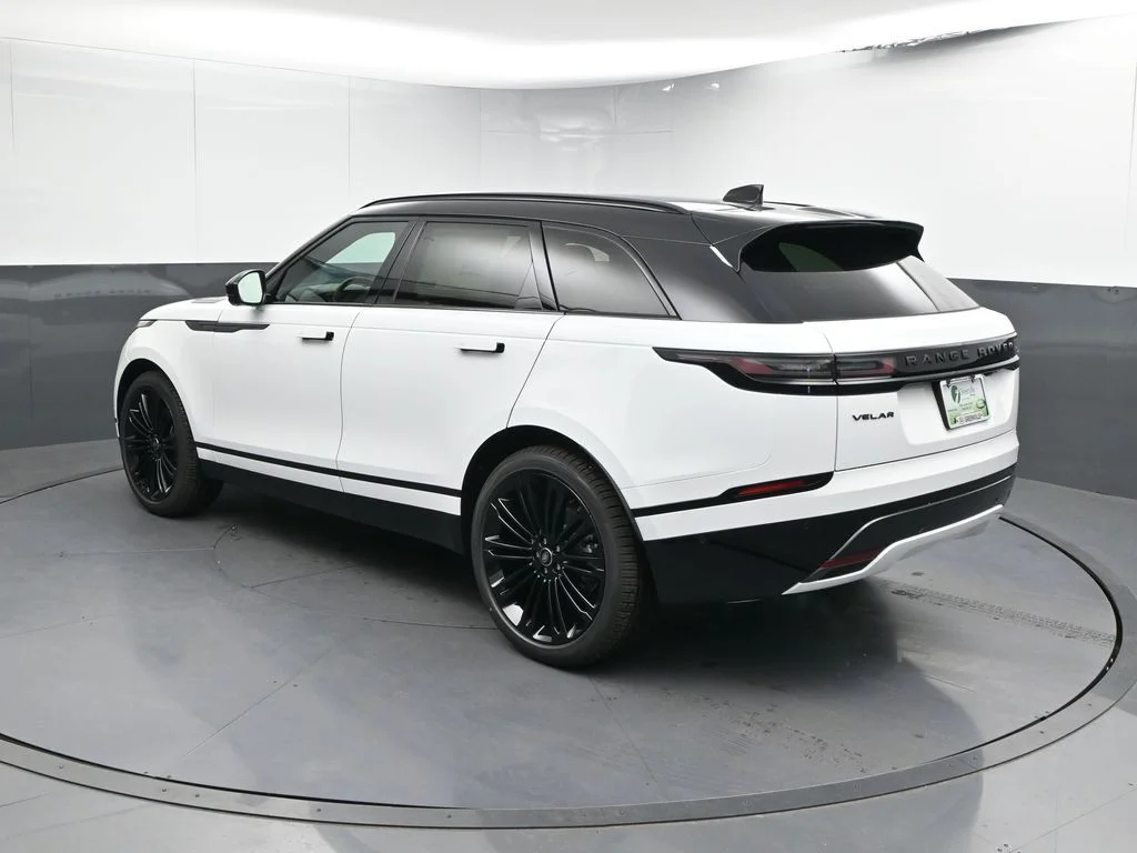 Certified Used 2026 White Land Rover Dynamic SE image 3