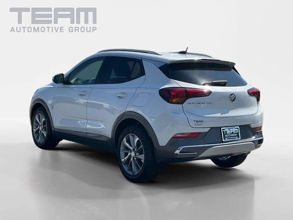 Used 2023 WHITE FROST TRICOAT Buick Essence image 5