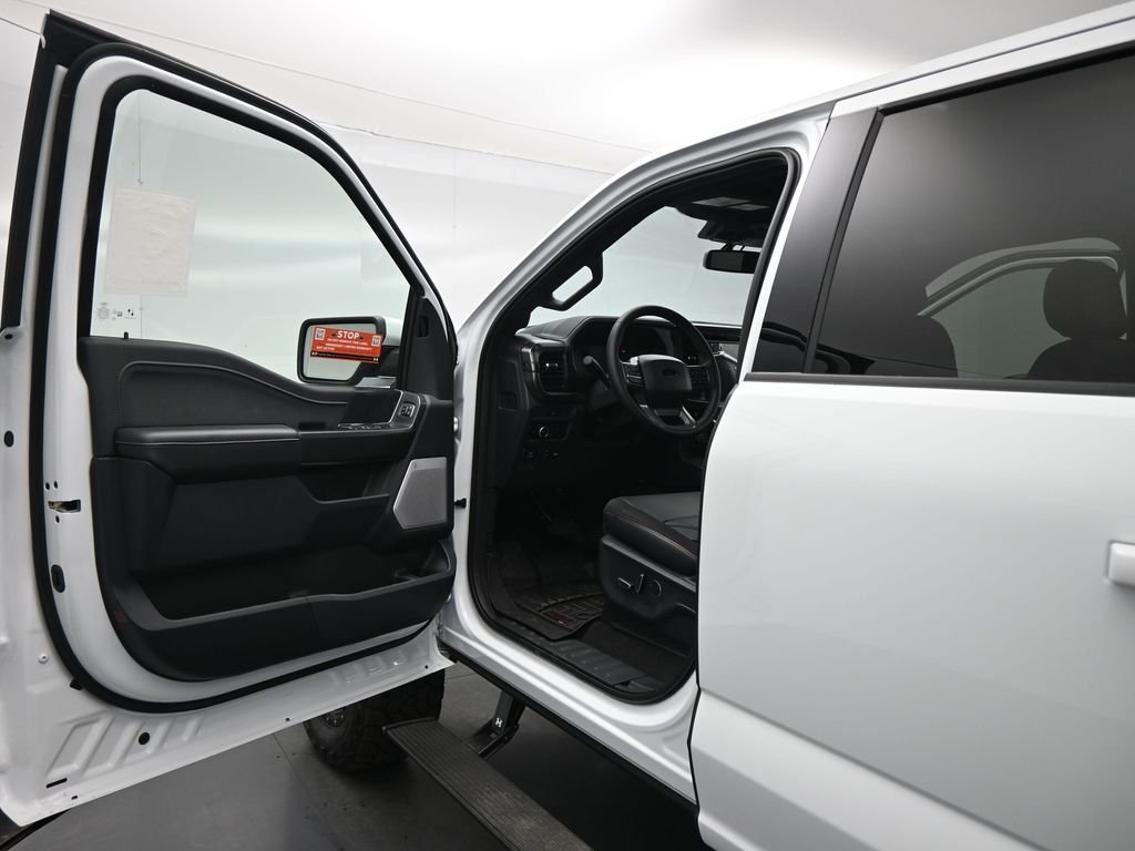 New 2025 Oxford White Ford Lariat image 8