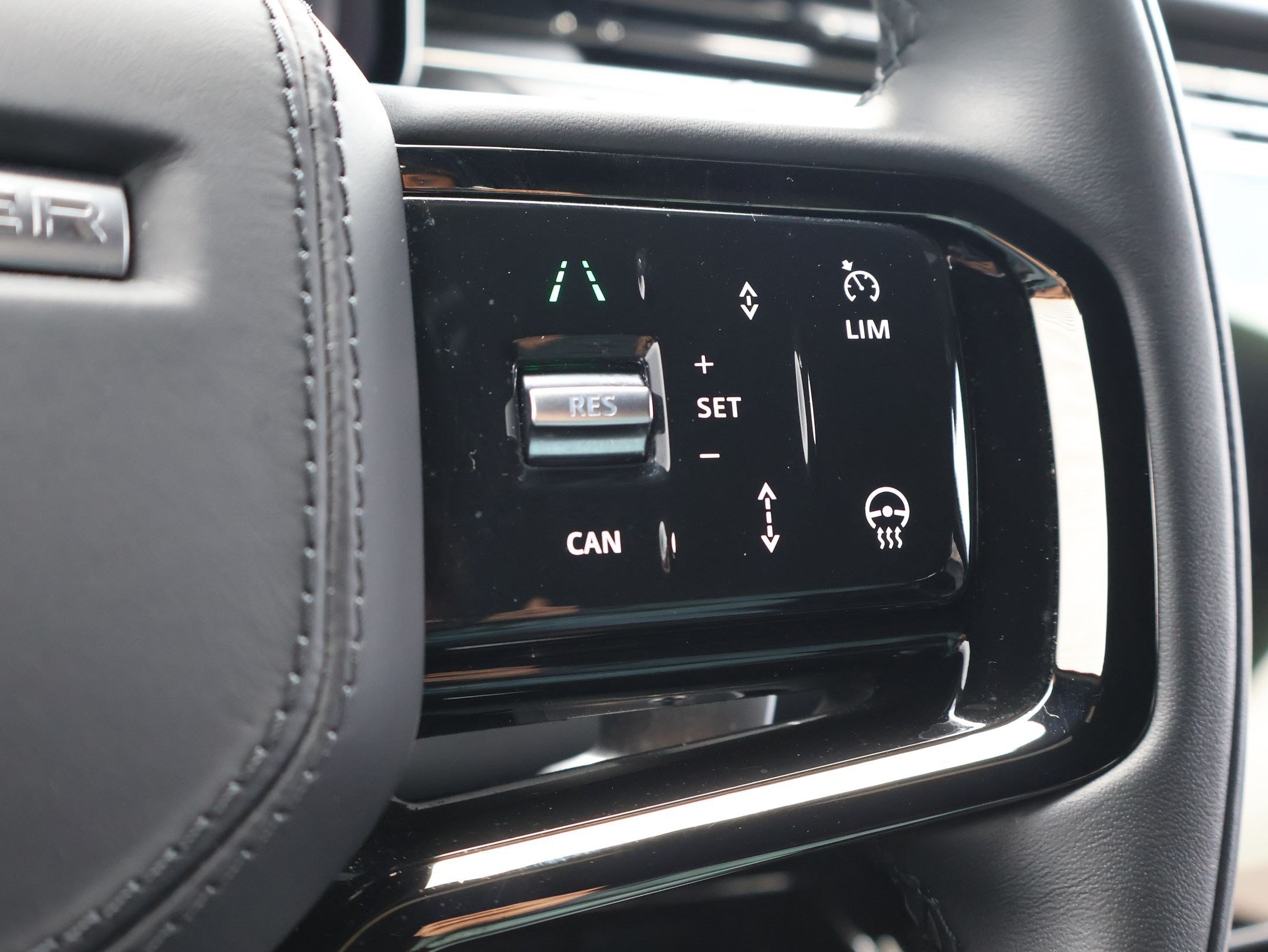 Certified Used 2025 Fuji White Land Rover Autobiography image 18