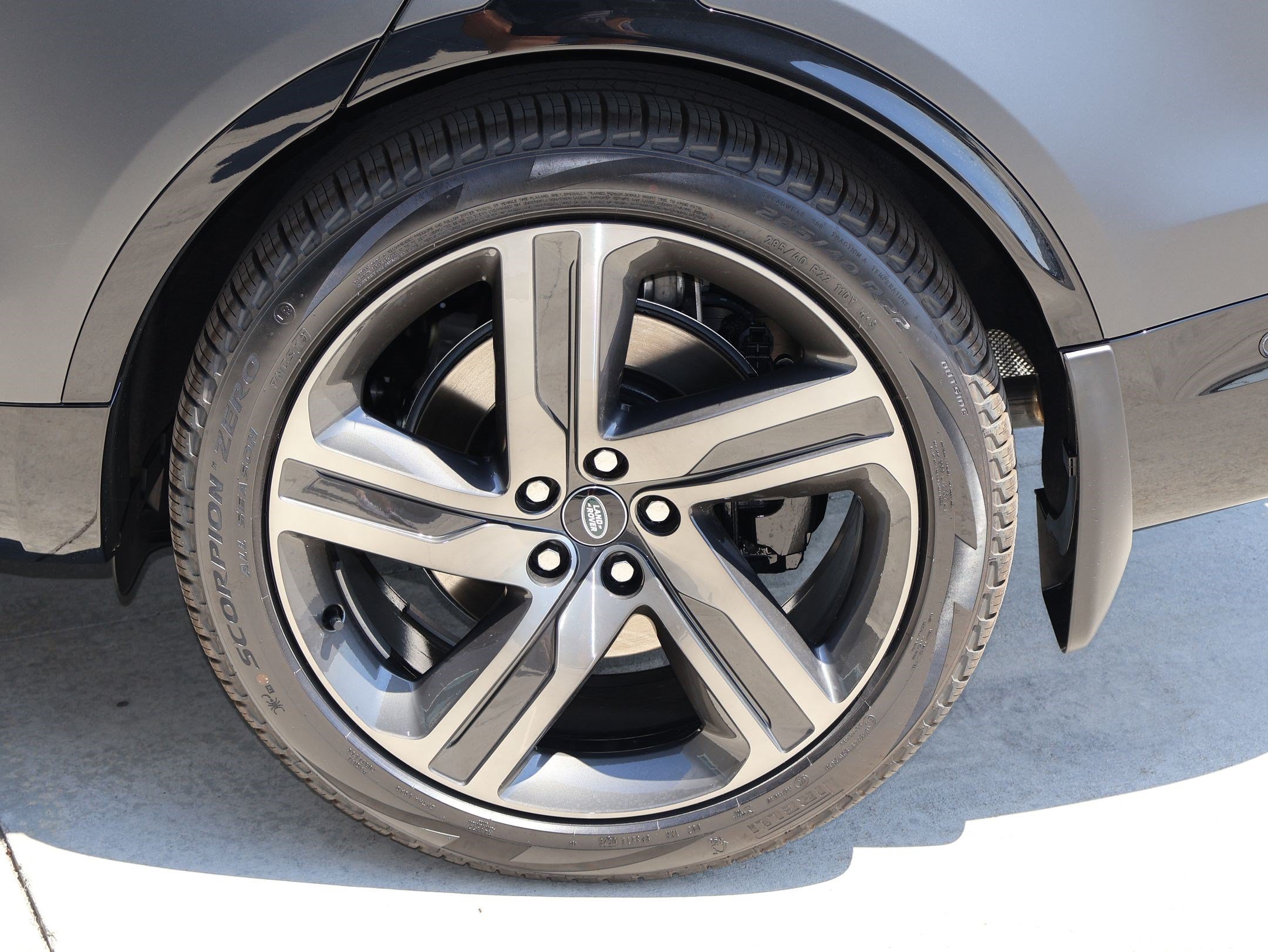 New 2026 Carpathian Grey LAND ROVER Gemini Edition image 21