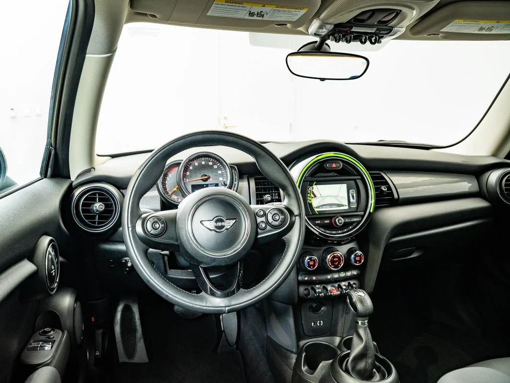 Used 2018 Pepper White MINI  image 30