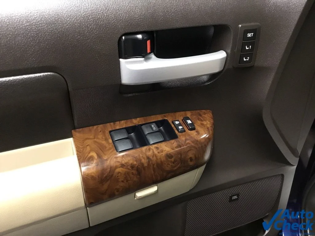Used 2010 Blue Toyota Limited image 27