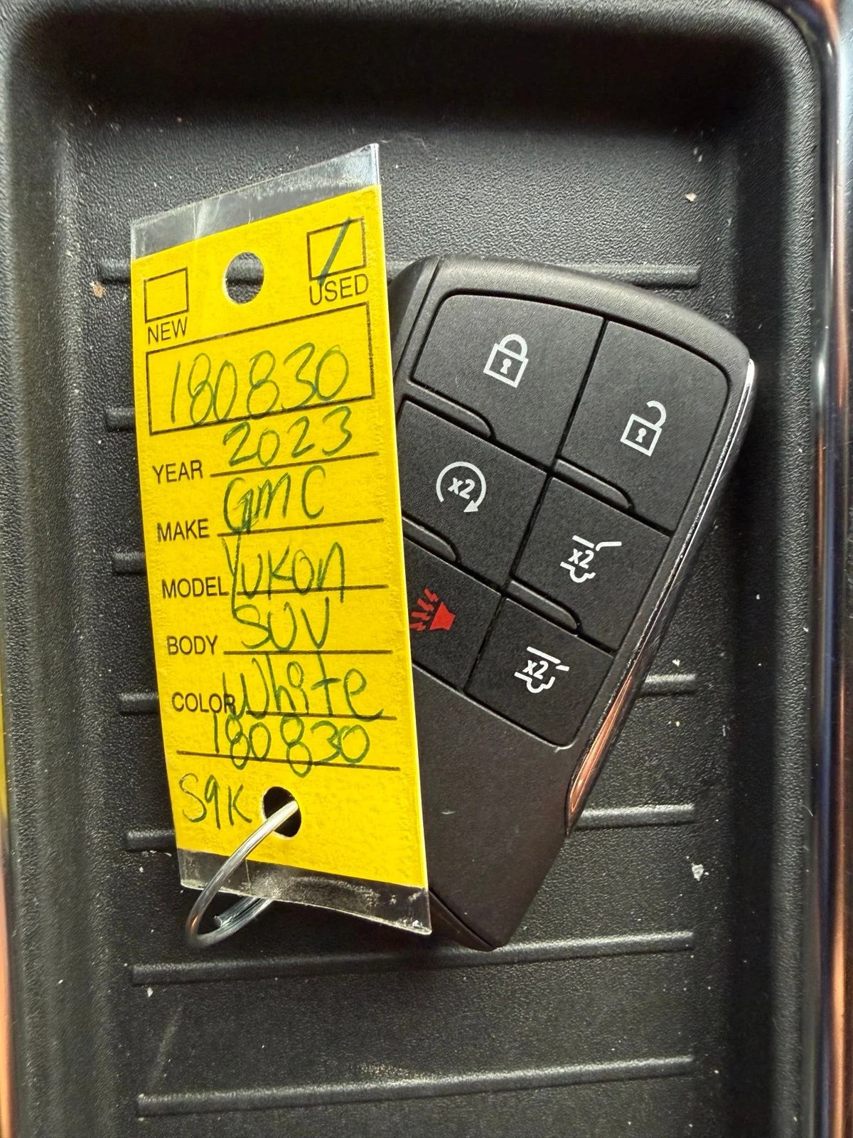 Used 2023 White GMC Denali Ultimate image 18