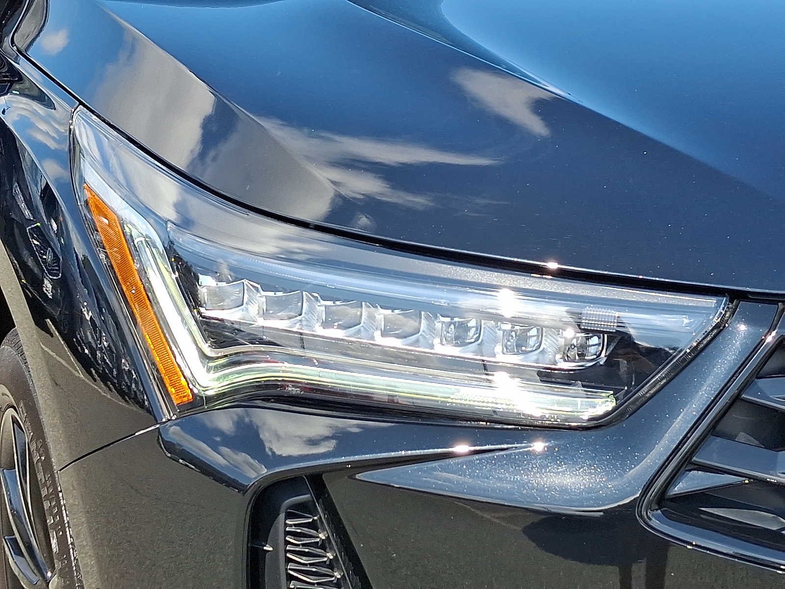 Certified Used 2025 Majestic Black Pearl Acura SH-AWD image 9