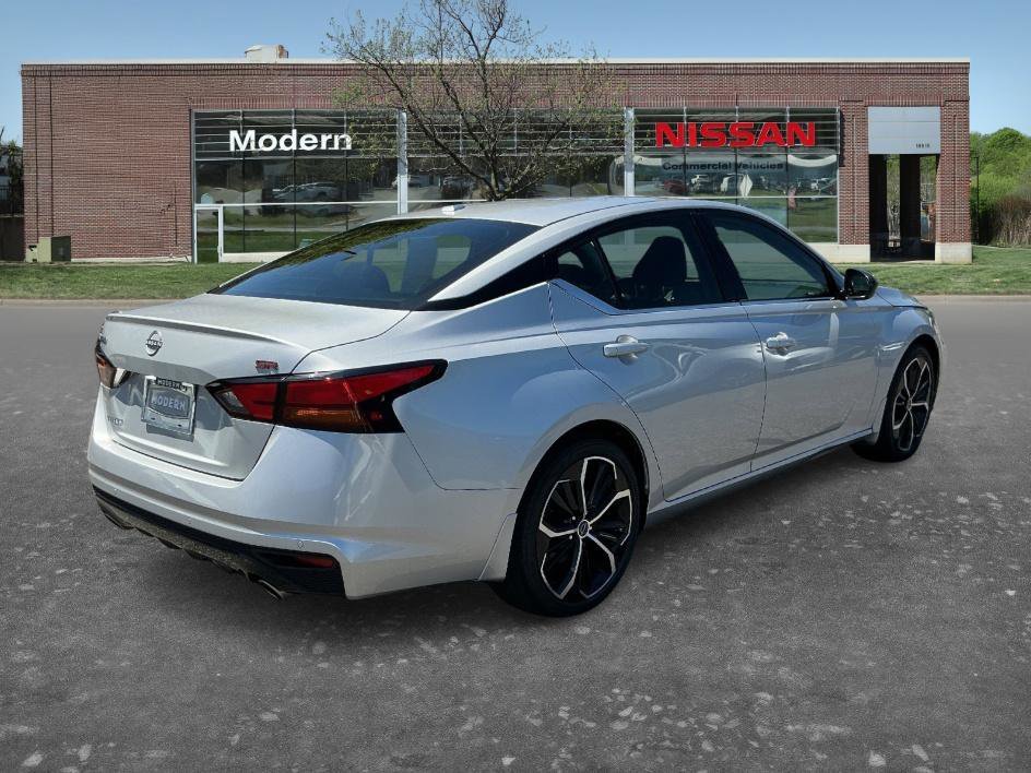 Used 2024 Brilliant Silver Metallic Nissan 2.5 SR image 4