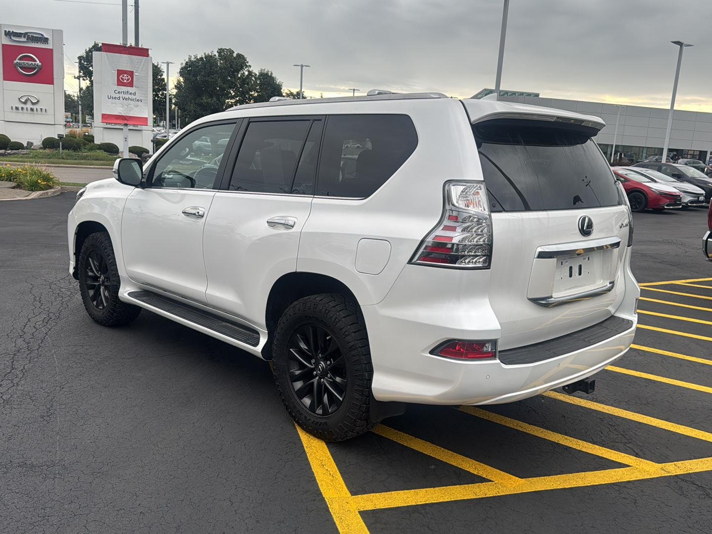 Used 2023 Eminent White Pearl Lexus  image 4