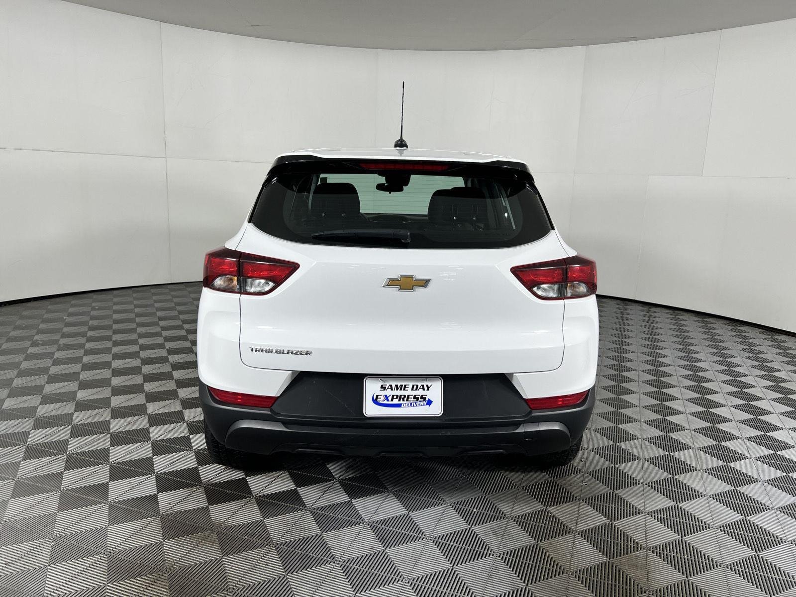 Used 2023 Summit White Chevrolet LS image 27