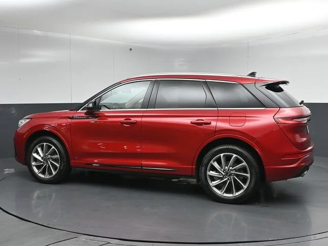 Used 2023 Red Lincoln Grand Touring image 5