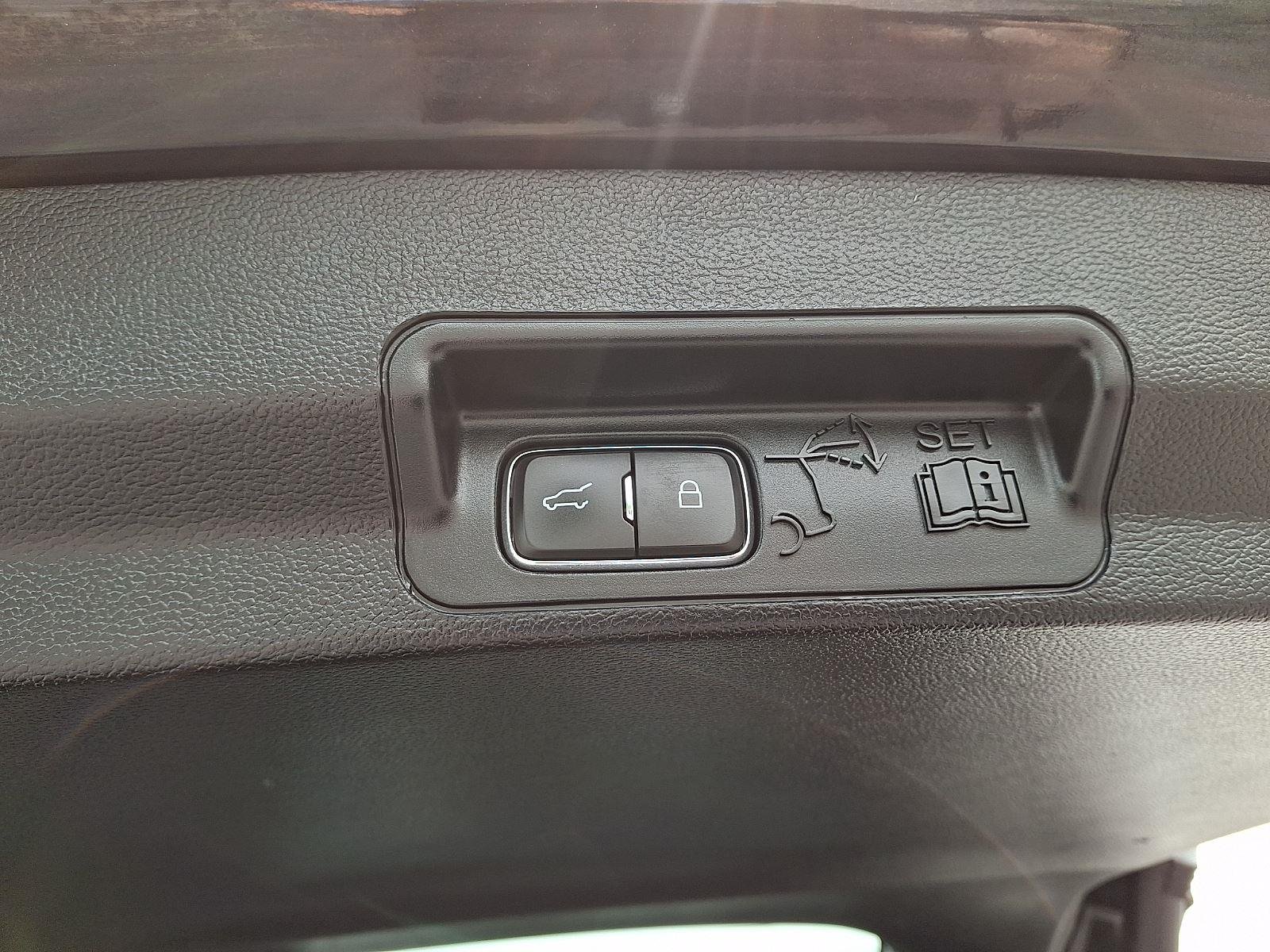 Used 2020 Agate Black Ford XLT image 28