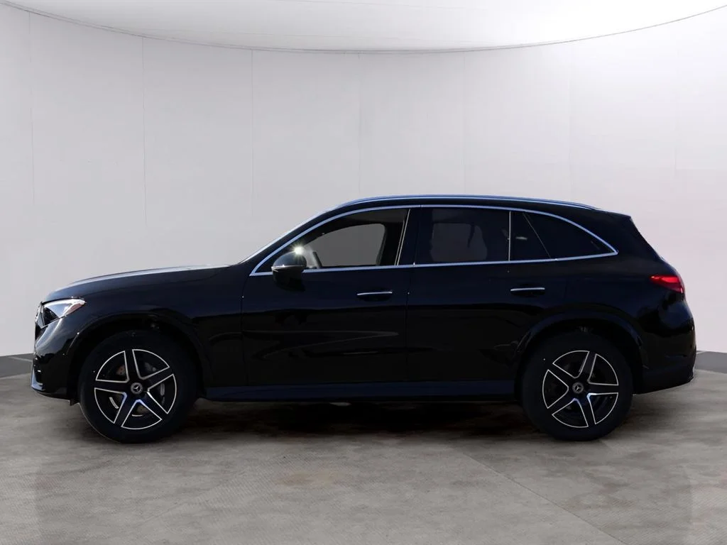 New 2026 Black Mercedes-Benz GLC 300 image 4