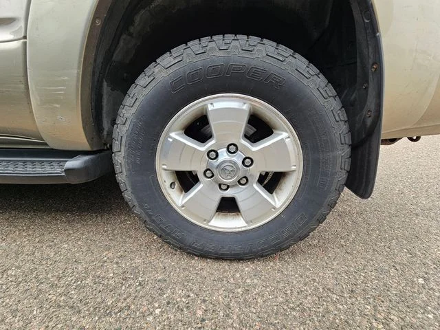 Used 2005 Dorado Gold Pearl Toyota Limited image 22