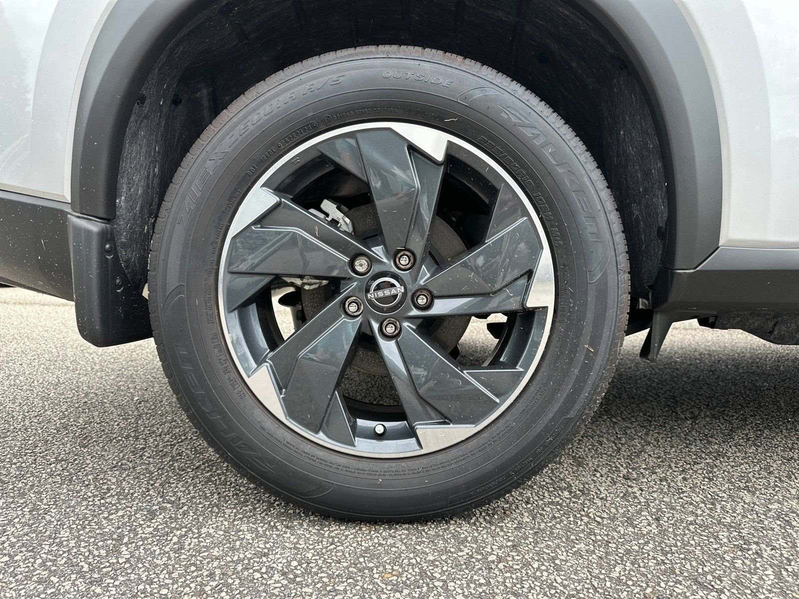 2025 Nissan Rogue SV - Photo 18