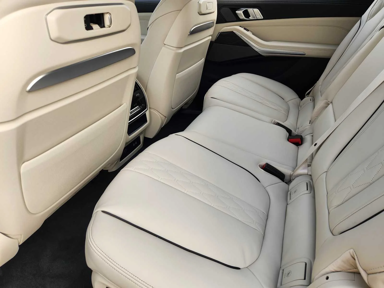 New 2027 Brooklyn Grey Metallic BMW xDrive40i image 7