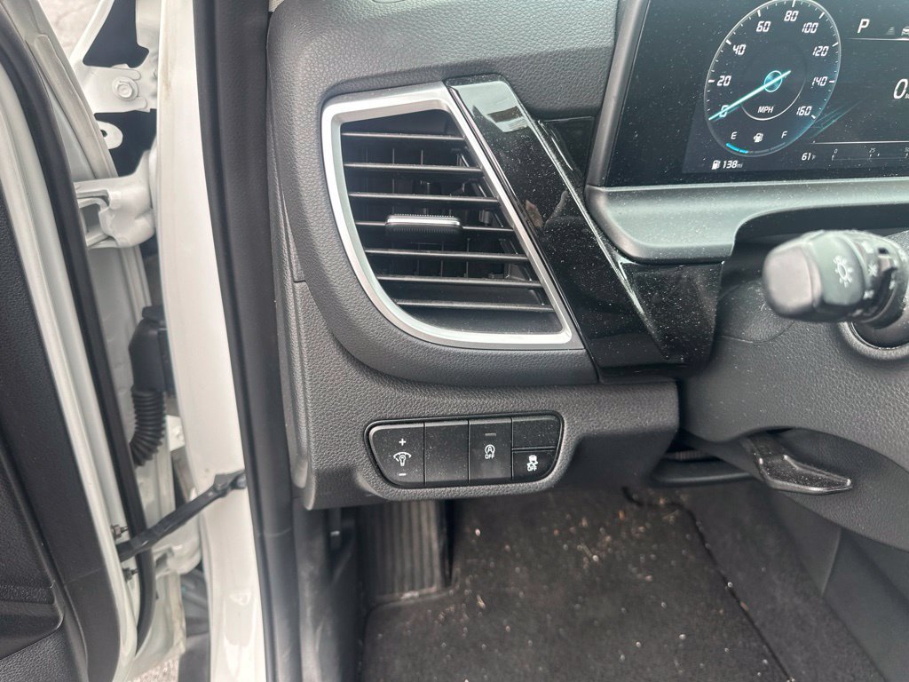 Used 2024 White Kia S image 18