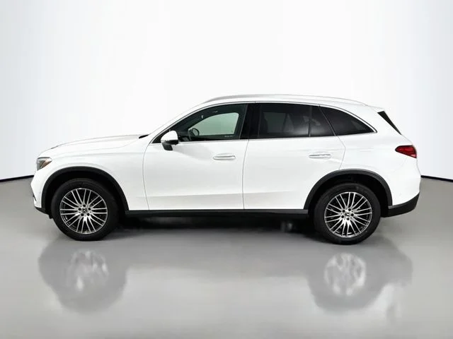 Used 2025 White Mercedes-Benz GLC 300 image 4
