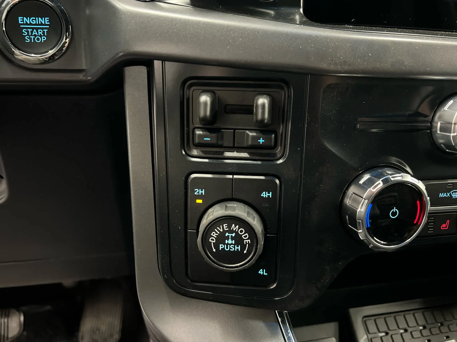 New 2026 Agate Black Metallic Ford XLT image 19