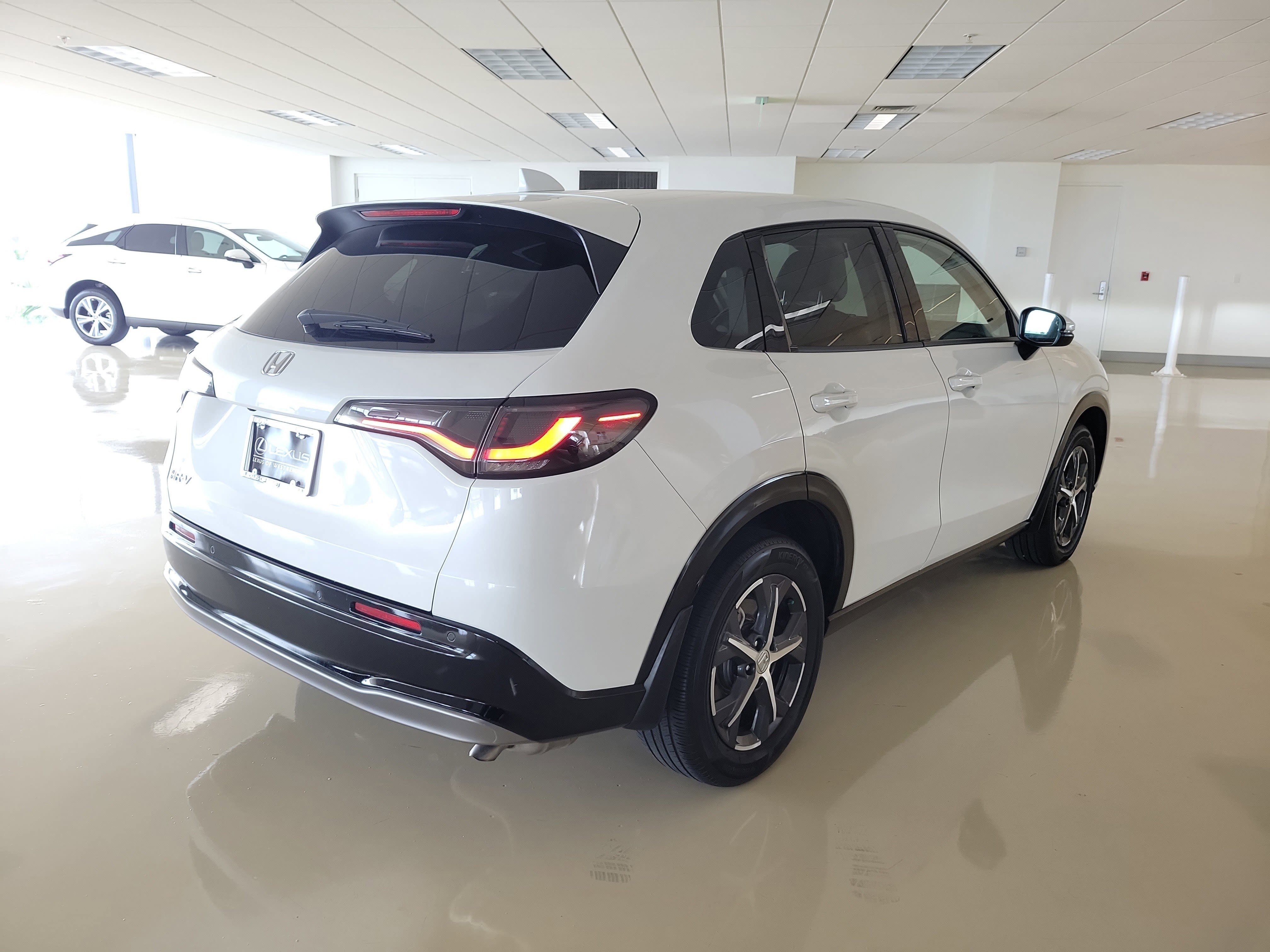 Used 2023 Platinum White Honda EX-L image 8