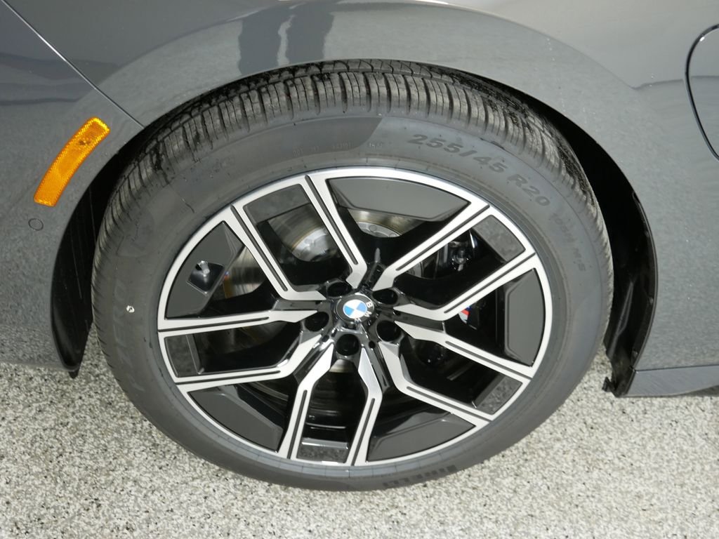 2025 BMW 7 Series 750e - Photo 18