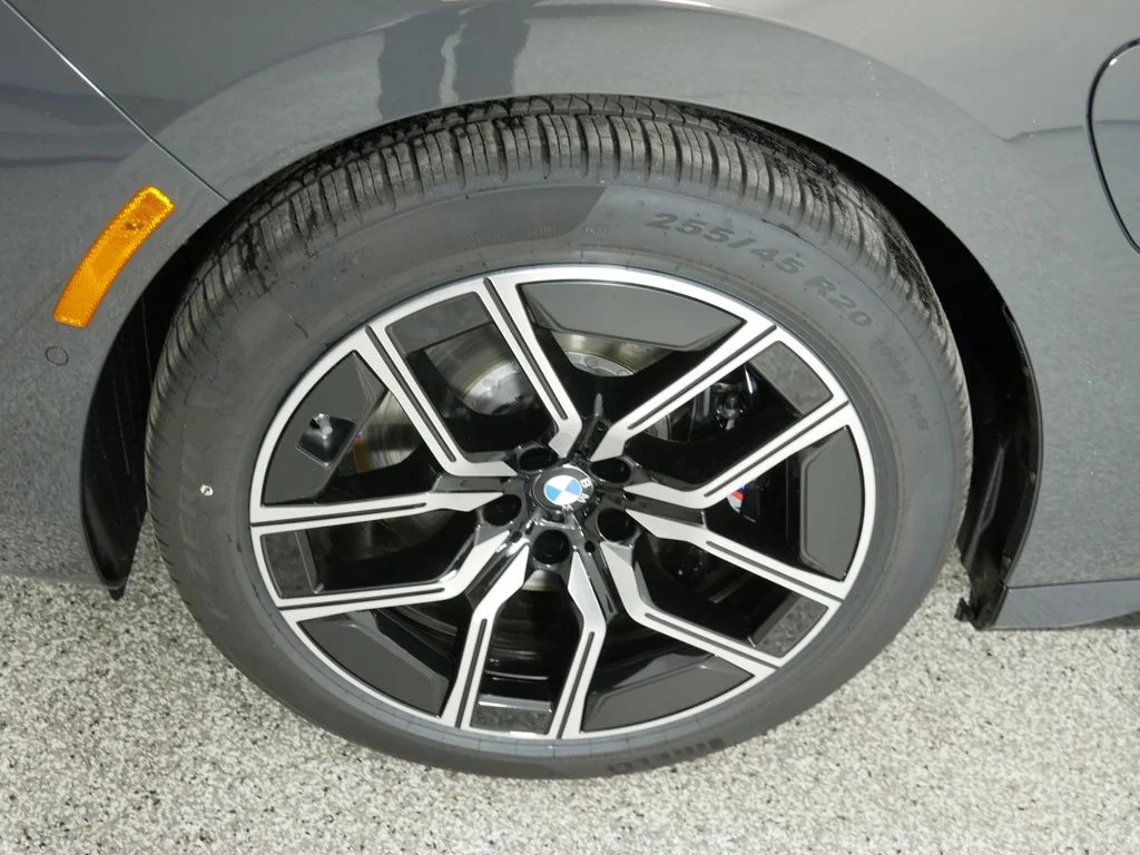 2025 BMW 7 Series 750e - Photo 18