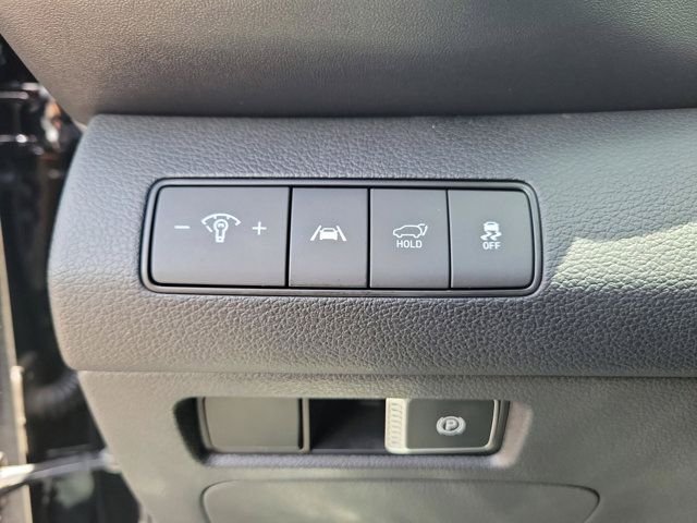 Used 2022 Black Hyundai XRT image 25