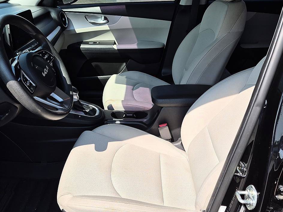 Used 2022 Black Kia LXS image 15