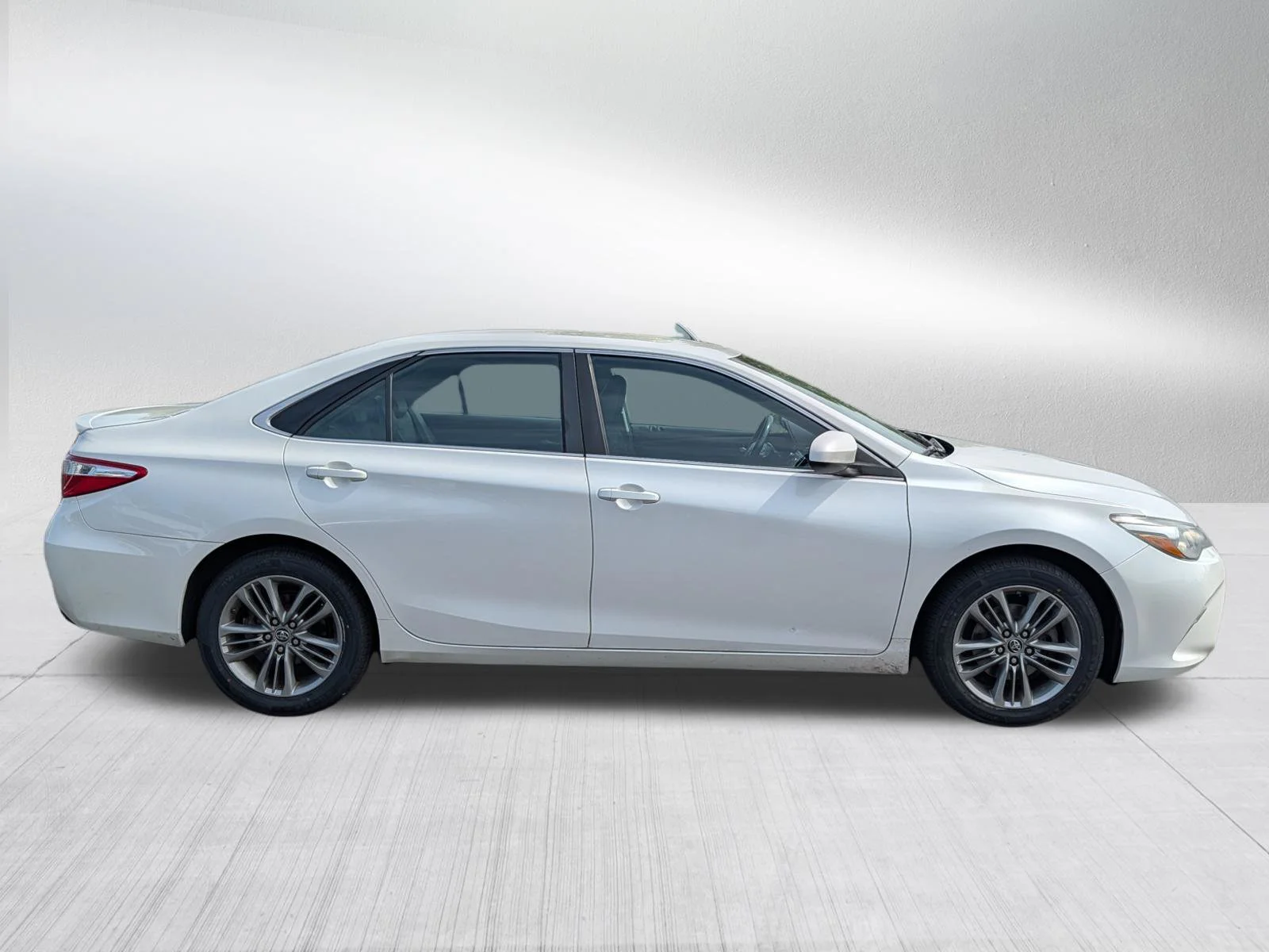 Used 2015 Blizzard Pearl Toyota SE image 8
