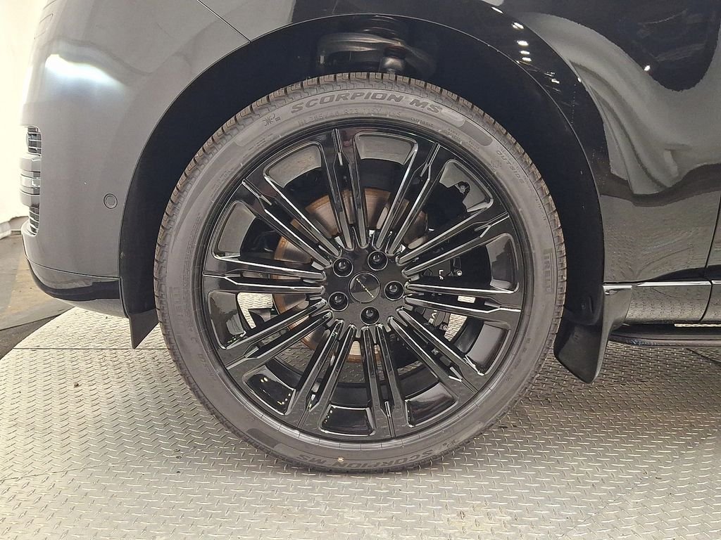 New 2026 Santorini Black Land Rover SE image 5