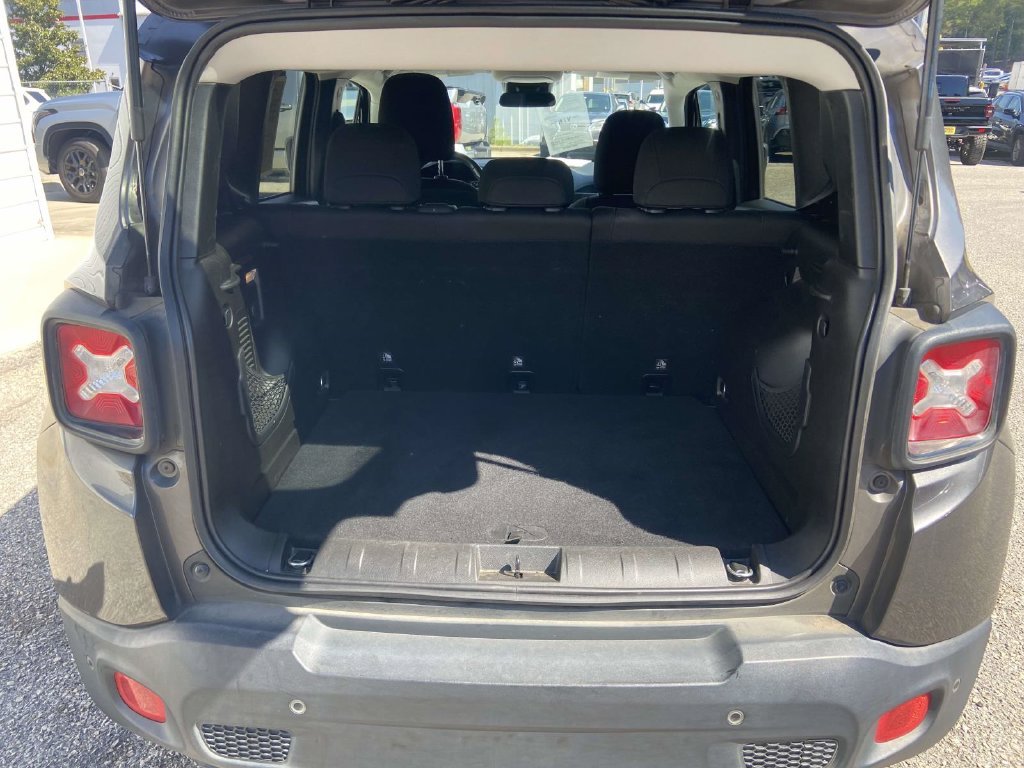 Used 2018 Gray Jeep Altitude image 10