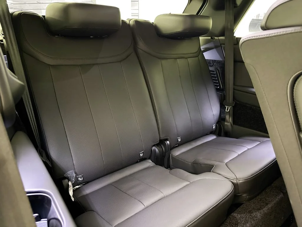 New 2026 British Racing Green Land Rover SE image 29