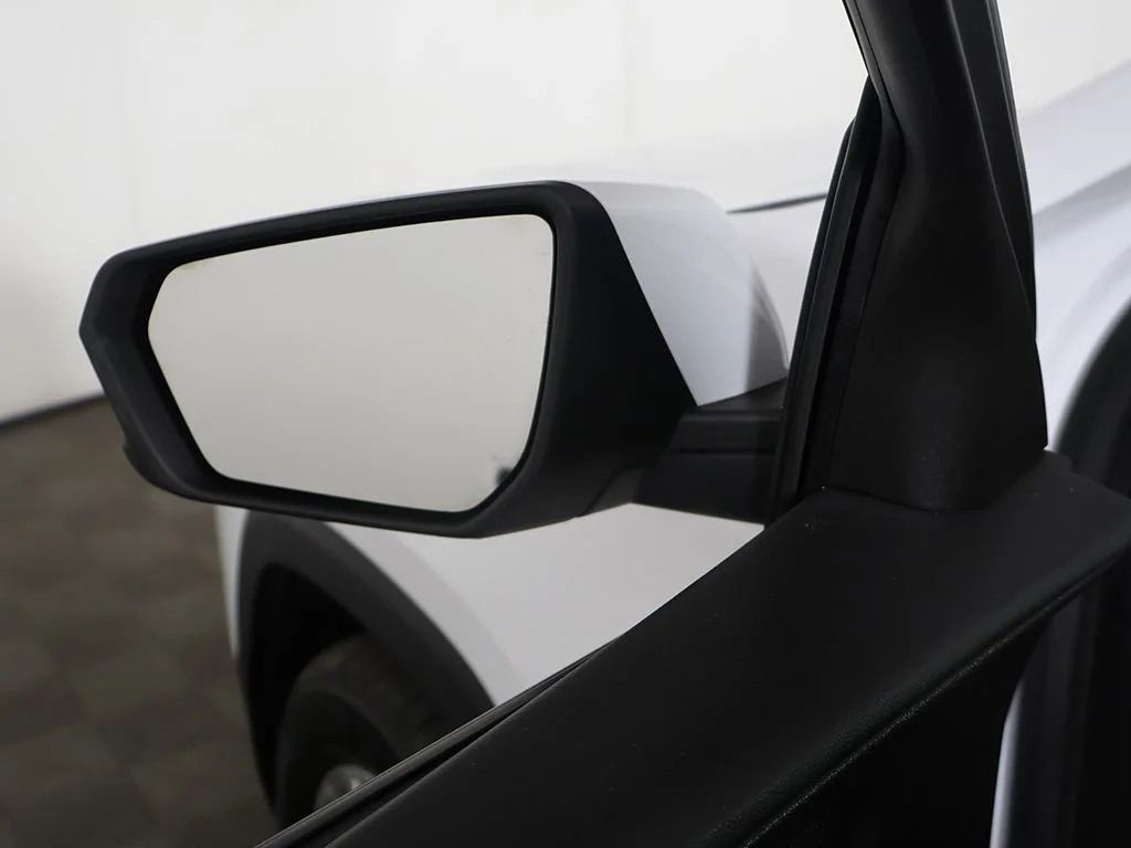 Used 2020 White GMC SLE image 24