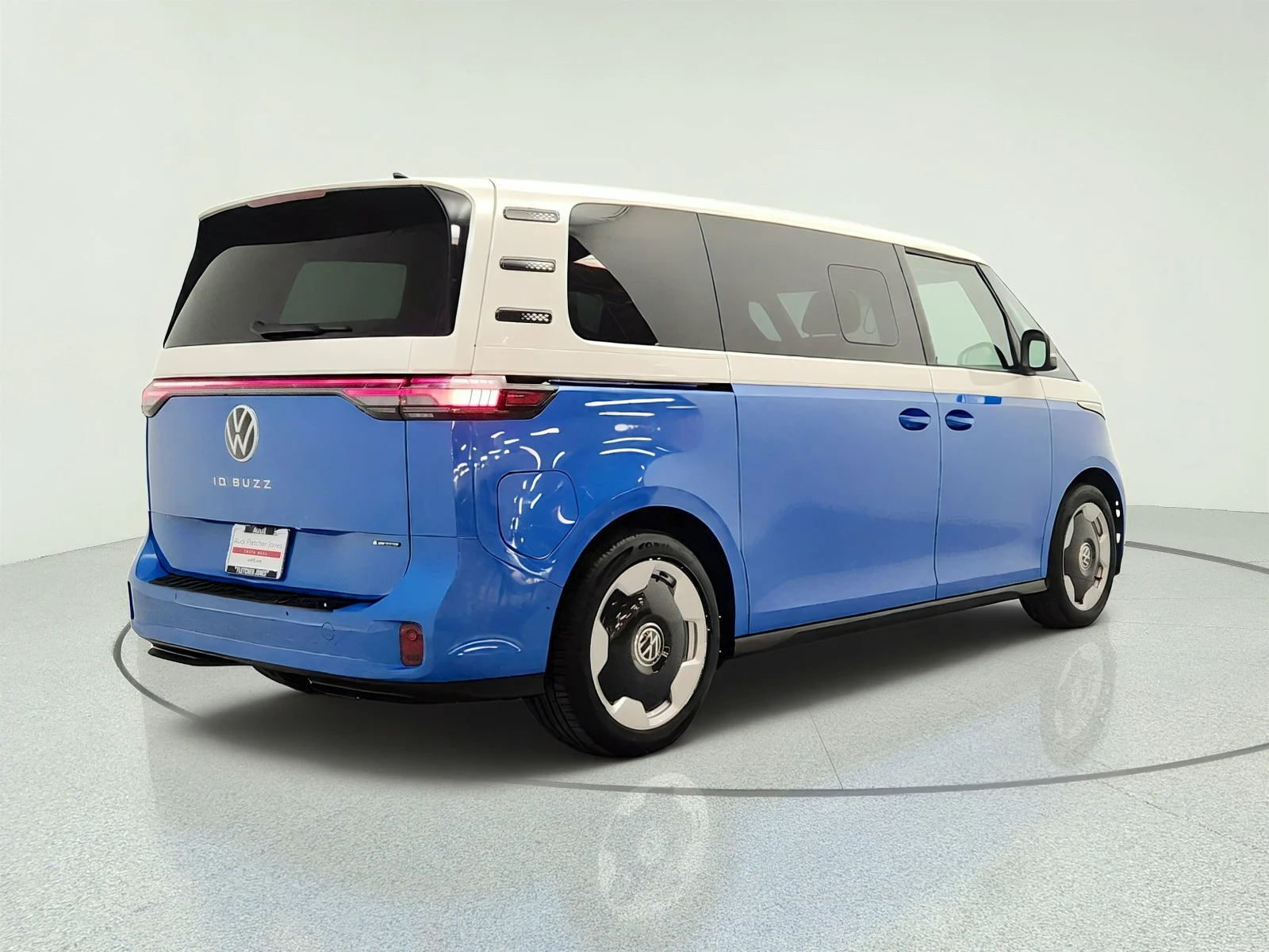 Used 2025 Cabana Blue Volkswagen Pro S Plus 4MOTION w/Two-Tone image 5
