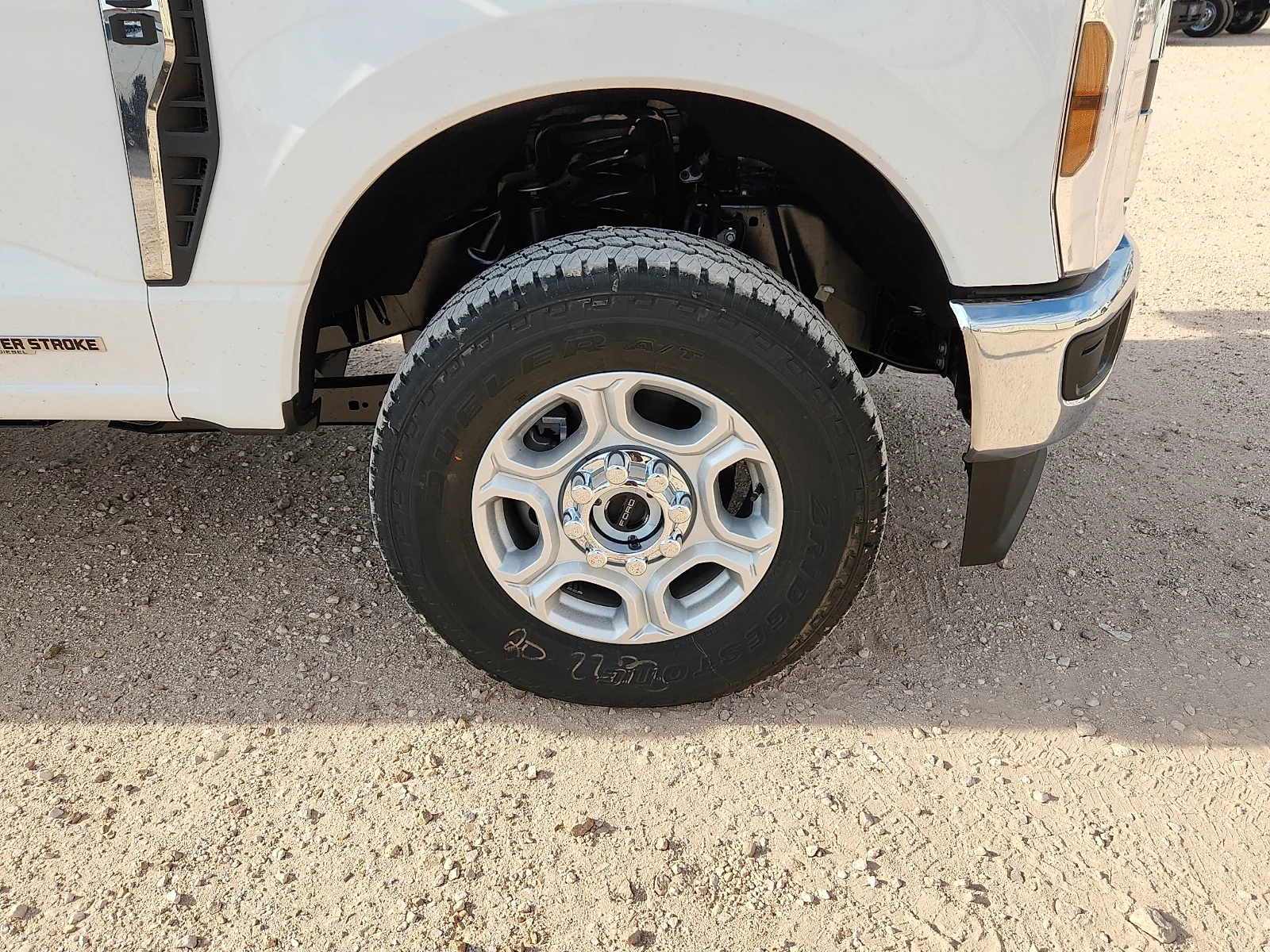 New 2027 Oxford White Ford XLT image 9