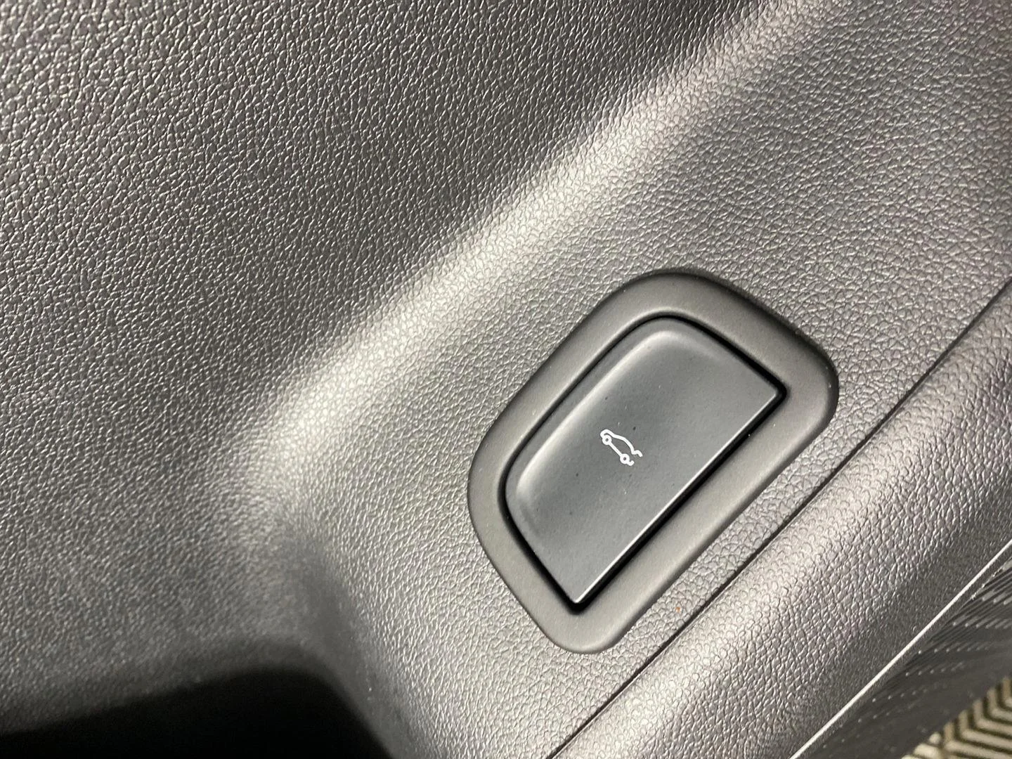 Used 2025 Summit White Chevrolet LT image 24