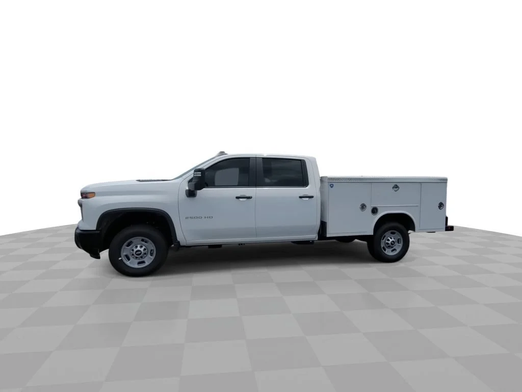 New 2026 Summit White Chevrolet WT image 4